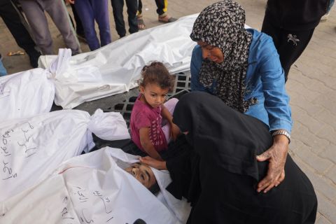 مجزرة مروعة في غزة: أكثر من 100 شهيد في مدرسة 