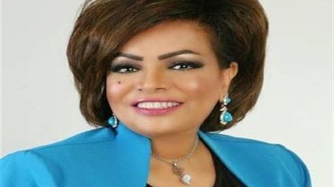 شاهد: شاب يقتحم شقة ويعتدي على امرأة بسكين في السويس