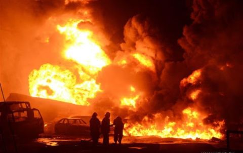 مقتل أكثر من 48 شخصا بانفجار شاحنة وقود في نيجيريا