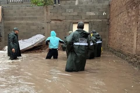 ماذا يحدث في المغرب.. ورزازات تغرق (فيديو)