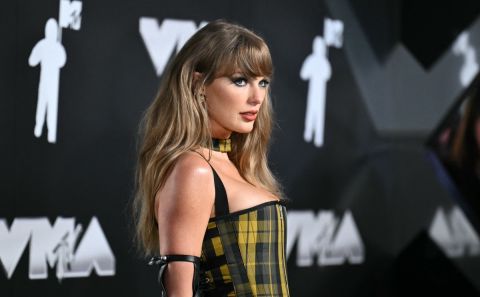 Taylor Swift and Beyoncé tie for most lifetime VMAs, Swift wins 7
