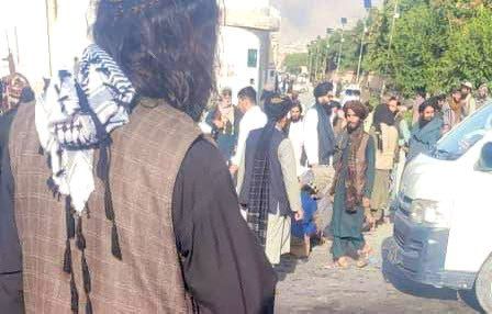 Suicide bomber strikes Kabul, killing 6 and injuring 13