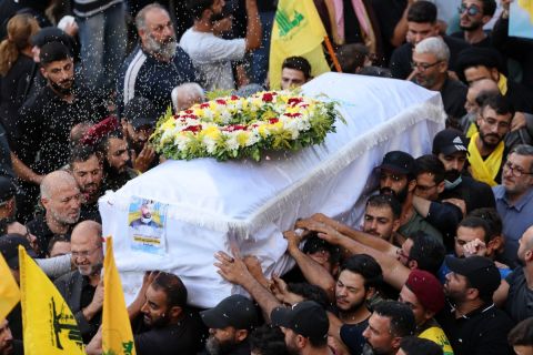 حزب الله ينعى 20 مقاتلا في انفجارات لبنان.. ووزير الخارجية يحذر من شبح الحرب