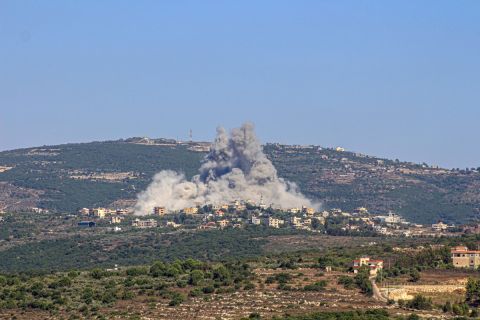 مكالمات ورسائل نصية للسكان في جنوب لبنان: إسرائيل تصعّد هجماتها وتتوعد بالمزيد