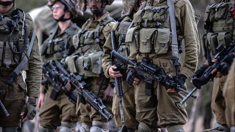 الرئيس الفرنسي يدعو إلى حظر توريد الأسلحة لـ 