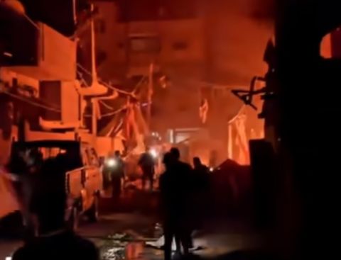 هكذا ودعت دير البلح شهداءها.. قصف عنيف لنازحين في غزة