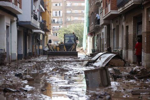 الفيضانات الأسوء منذ نصف قرن.. الإنقاذ مستمر في إسبانيا