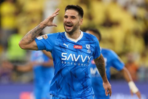الهلال يهزم التعاون وينفرد بصدارة دوري روشن