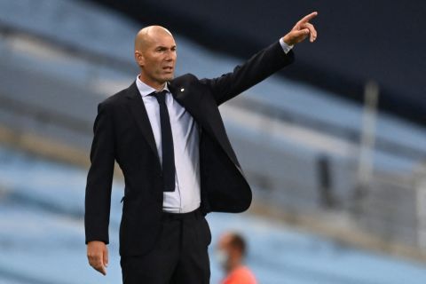 زيدان مرشح رئيسي لخلافة أنشيلوتي في ريال مدريد