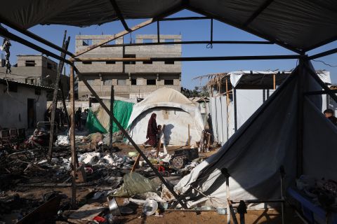 Israeli strike on al-Aqsa Martyrs Hospital burns refugees alive