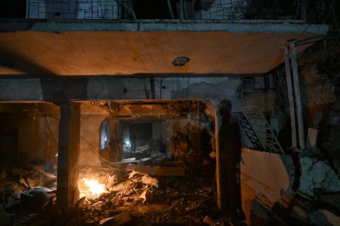 1 soldier killed and 7 others injured in Israeli strikes on Syria
