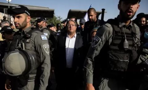 بن غفير وآلاف المستوطنين يقتحمون الحرم الإبراهيمي (فيديو)