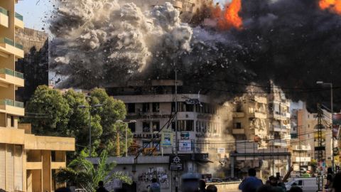 شاهد اللحظة الأولى لغارة إسرائيلية جنوب لبنان.. وحزب الله ينشر مقطع فيديو