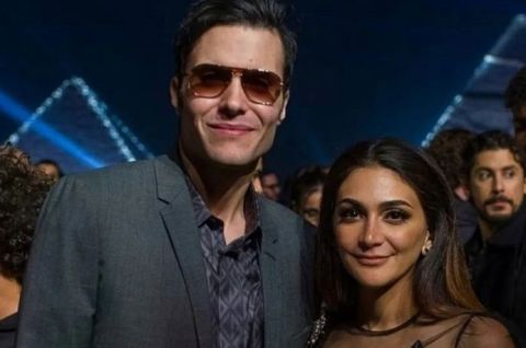 بعد قصة حب طويلة وأغنية: أمير عيد و زوجته ينفصلان