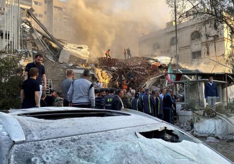 شاهد... غارة إسرائيلية على مبنى بمنطقة السيدة زينب بريف دمشق