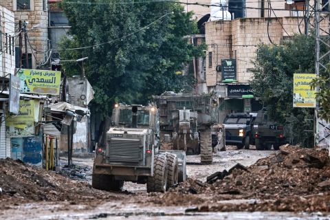 Israeli strikes and Hezbollah retaliation intensify conflict in Lebanon 