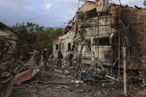 Hezbollah's massive rocket barrage on Israel causes chaos
