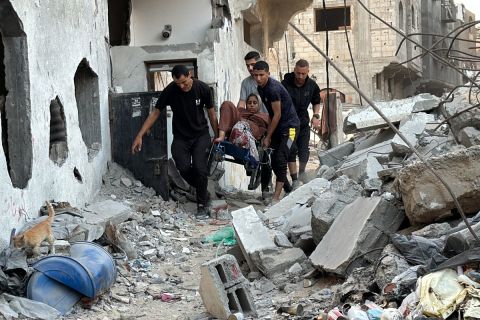 محاصرون في شمال غزة يطالبون بفتح ممرات آمنة