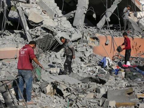 شهداء وجرحى فقصف إسرائيلي على حي الرمال في غزة