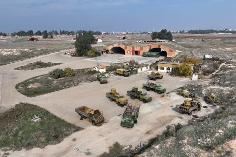 Syrian army withdrawals continue as opposition takes quneitra key positions