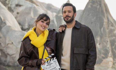 First look: Hande Erçel and Barış Arduç shine in Aşkı Hatırla ‘Remember Love’ as the series begins filming