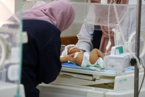 بسبب البرد..استشهاد رضيع رابع في قطاع غزة