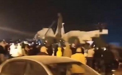 وسط احتفالات عارمة..شاهد لحظة إسقاط تمثال حافظ الأسد في حماة