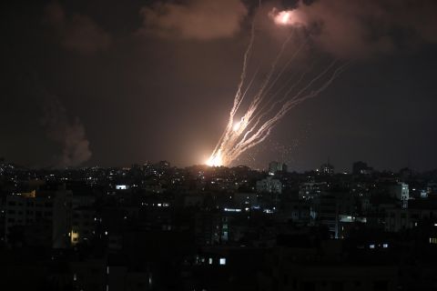 أكثر من 1500 خيمة نازحين تتعرض للغمر بالأمطار في غزة