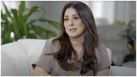 نيللي كريم تتألق في أسبوع الموضة بالعاصمة الفرنسية باريس