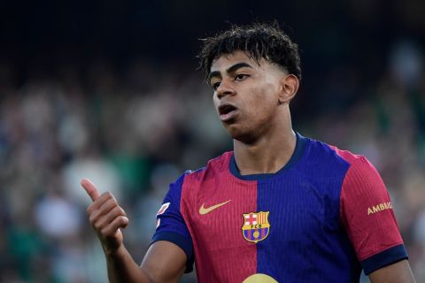 برشلونة يحتاجه أمام أتلتيكو..هل يكون يامال في التشكيلة الأساسية؟