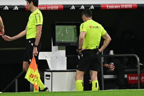 تسريبات صوتية تكشف كواليس ركلة الجزاء في ديربي مدريد