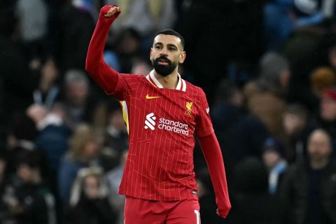 محمد صلاح يحطم الأرقام ويشعل سباق الكرة الذهبية
