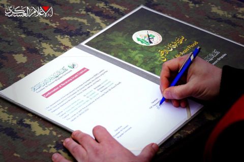 حماس تقرر تسليم  جثث 4 إسرائيليين والإفراج عن 6 أسرى..ما المقابل؟