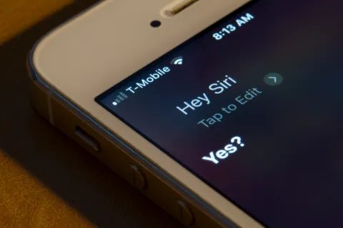 Apple possibly delays Siri’s AI overhaul due to technical issues