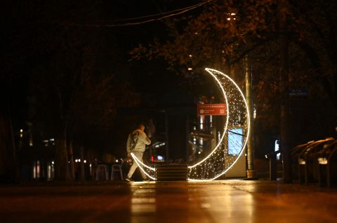 Ramadan huge crescent stolen in Jordan, sparking public outrage