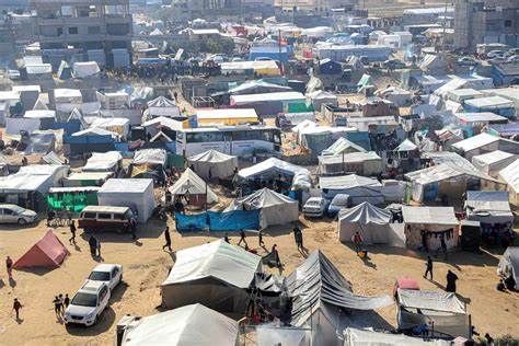 غزة..الاحتلال يأمر سكان محافظة رفح بالنزوح تمهيداً لاجتياح واسع