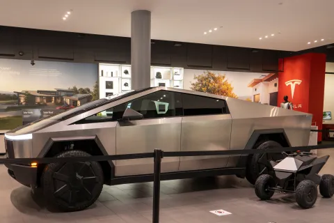 Musk and NASA plan to send Cybertrucks to Mars