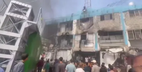 مجزرة جديدة.. 19 شهيدا في قصف لعيادة 