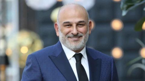 جمال سليمان ينفعل على معجبة حاولت التقاط صورة معه: 