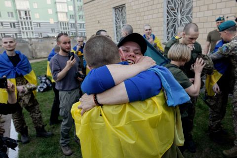  277 Ukrainians and 246 Russians freed in largest prisoner exchange since war began