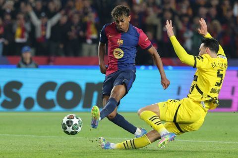 بعمر الـ17 فقط..لامين يامال يقود برشلونة لنصف نهائي دوري الأبطال