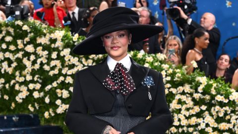ريهانا تستغل حفل الـMet Gala 2025 وتظهر ببطن منتفخ معلنة عن حملها الثالث