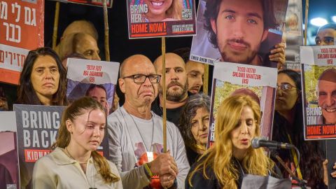 فرصة أخيرة.. من عائلات الرهائن لنتنياهو 