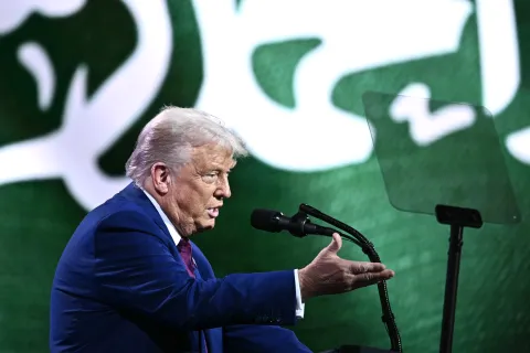 Trump meets Ahmed al-Sharaa after lifting sanctions on Syria