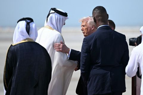 Trump meets Qatari Emir in Doha
