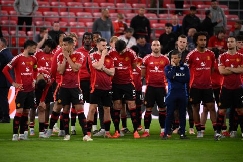 رغم خسارة الدوري الأوروبي..مانشستر يونايتد يُقيم حفل شواء للاعبين وعائلاتهم