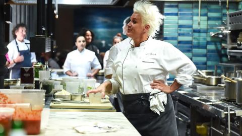 وفاة الشيف آن بوريل نجمة Food Network في ظروف غامضة عن 55 عاماً