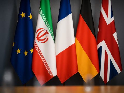 ثلاثة أمور يريد ترامب ضمانها قبل قرار ضرب إيران