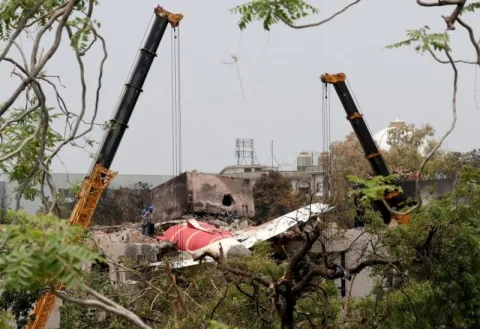 بسبب الطائرة المنكوبة.. طلب بيانات آلاف الطيارين والمراقبين الجويين بالهند