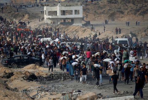 أكثر من نصفهم في مصائد الموت.. 80 شهيداً في غزة